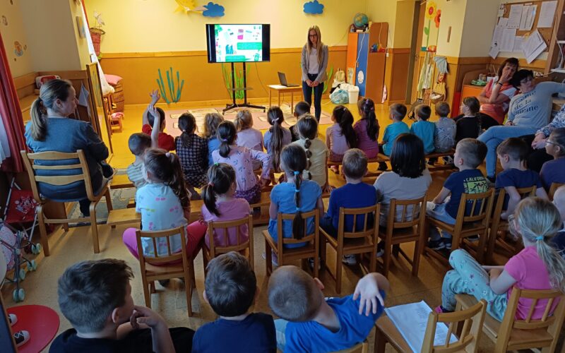 Hulladék-kalandok Papír Pannival, Műanyag Mikivel és Üveg Gerivel